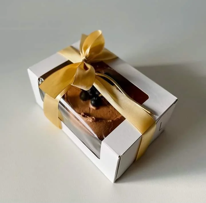 Baltas kartona kastītes ar lodziņu - Image 9